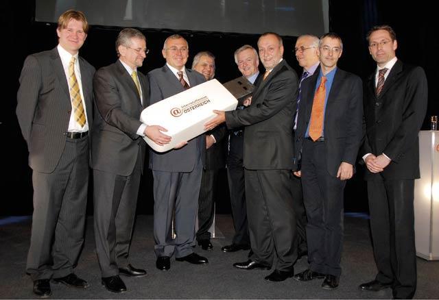 Riesen USB-Stick mit Gusenbauer und Molterer