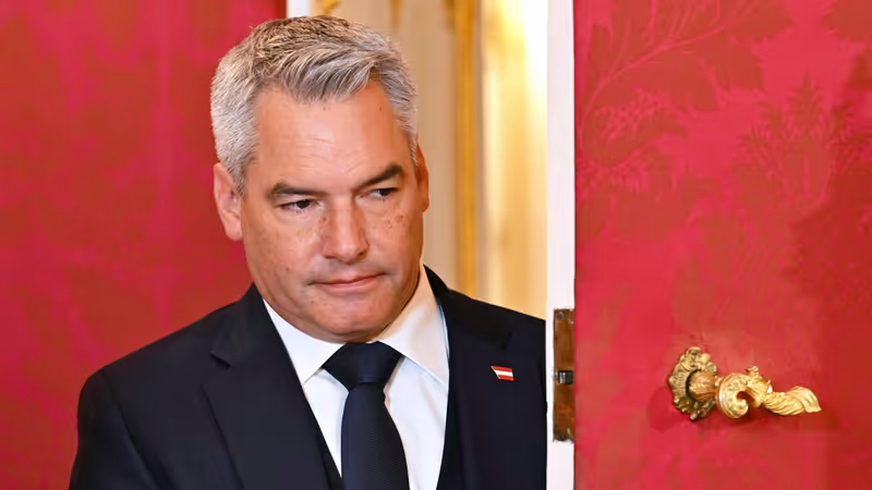 Ex-ÖVP Chef Nehammer schaut böse